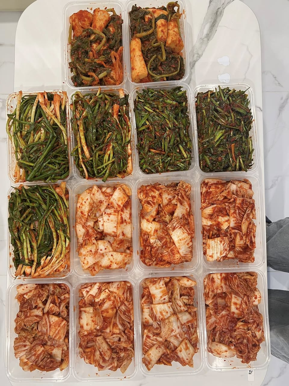 Bán kimchi các loại (cải thảo, củ cải non, hành lá, hẹ) với ưu đãi mua 2 hộp giá không đổi, freeship nội khu BS7. Giá từ 45.000đ/hộp, liên hệ 0906 313 995.