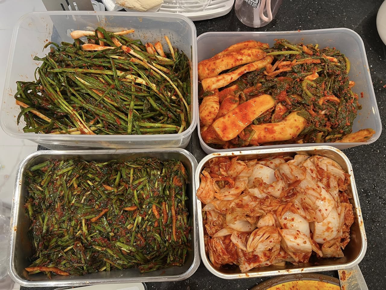 Bán kimchi các loại (cải thảo, củ cải non, hành lá, hẹ) với ưu đãi mua 2 hộp giá không đổi, freeship nội khu BS7. Giá từ 45.000đ/hộp, liên hệ 0906 313 995.