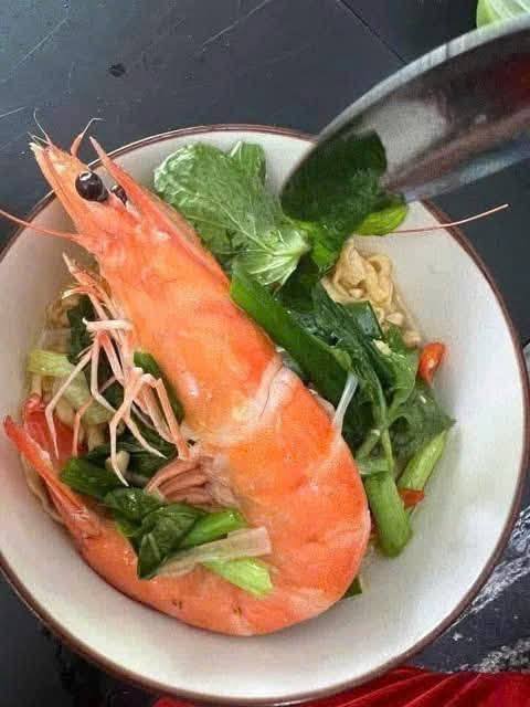 Bán tôm thẻ biển thiên nhiên tươi sống, thịt ngọt, giá 1kg 180k, 2kg 350k. Bao tươi ngon, kiểm tra hàng thoải mái. Miễn ship Vin.