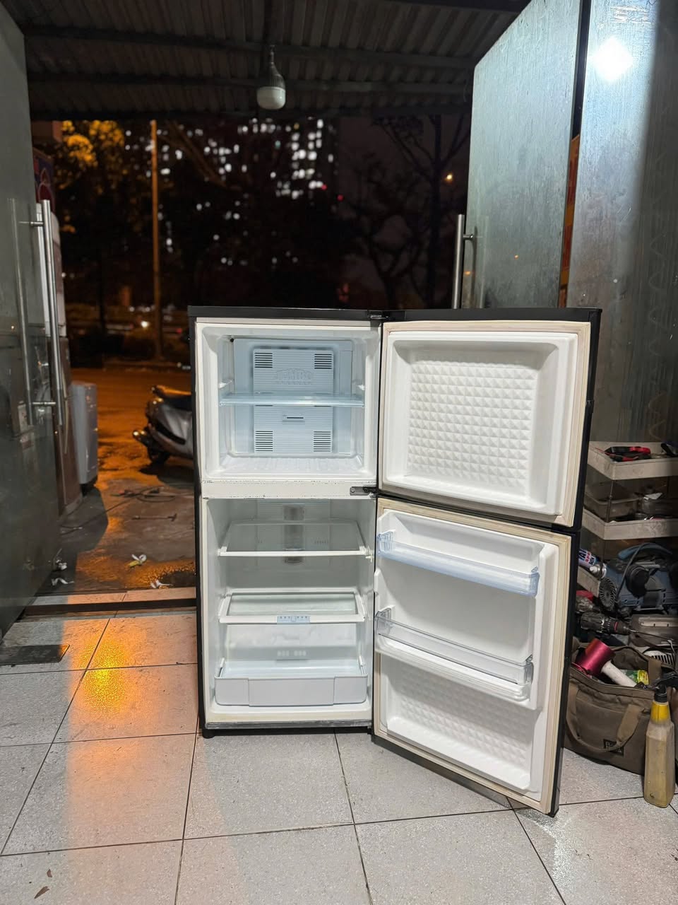 Thanh lý máy giặt 7kg và tủ lạnh Panasonic 152L, giá tốt, bao ship lắp đặt và bảo hành 3 tháng. Liên hệ 0355405478.
