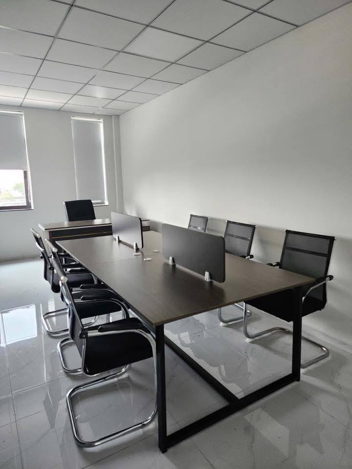 Chuyên cung cấp bàn ghế văn phòng, tủ hồ sơ, kệ trưng bày, quầy lễ tân, setup văn phòng theo yêu cầu, giao hàng lắp ráp tận nơi khu vực Sài Gòn, Bình Dương.