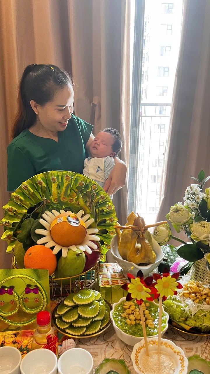 Cô Hằng cung cấp dịch vụ chăm sóc mẹ và bé sau sinh: massage toàn thân, tắm bé, thông tắc tia sữa, cắt tóc trẻ sơ sinh. Liên hệ Zalo 0328777817.