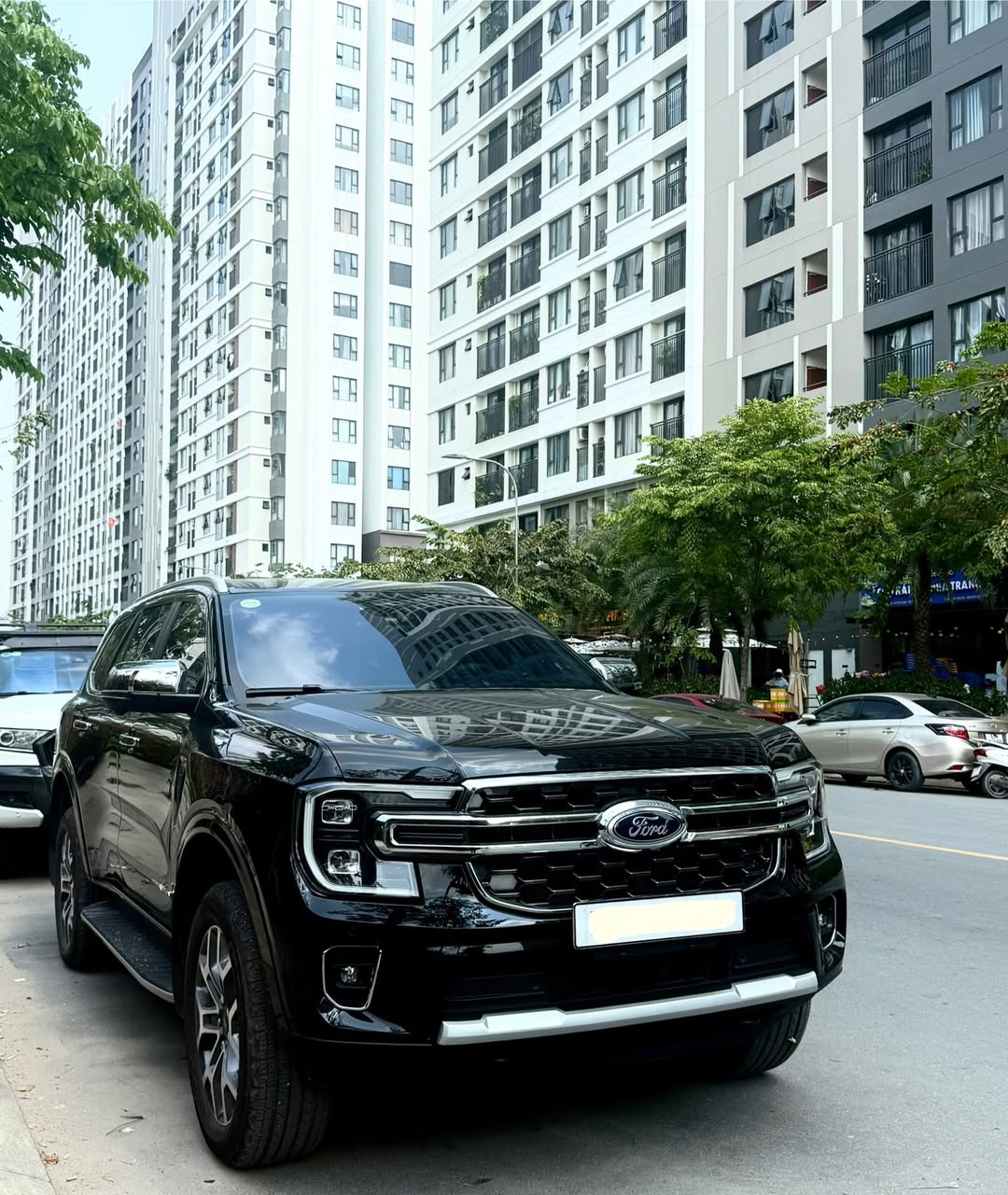 Dịch vụ xe riêng Everest Titanium 2025 4x4, nhận khách 24/7 tại HCM. Đưa đón sân bay, công tác, du lịch, hợp đồng doanh nghiệp, đi tỉnh. Tài xế lịch sự, phục vụ tận tâm.