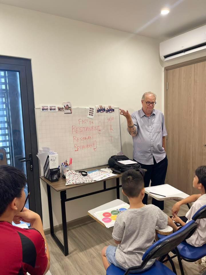 Dịch vụ gia sư báo bài LMS cho học sinh Vinschool Grandpark, hỗ trợ học tập và ôn luyện tại nhà.