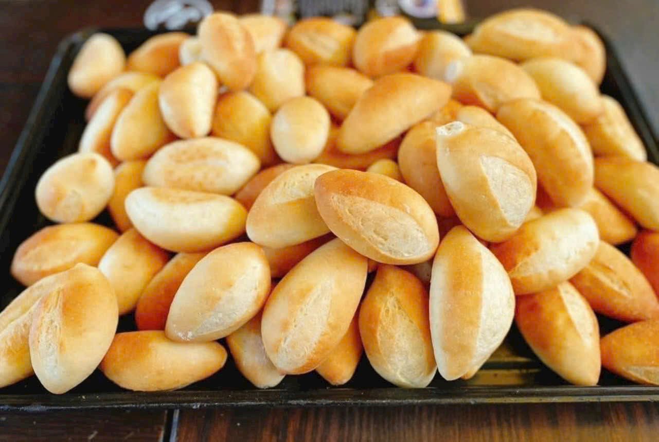 Đặc sản Huế nhà làm: bánh chưng mini, bánh mì mini, nem lụi, riêu rạm, cafe muối, bánh canh, chả cua, mắm Huế, bánh bột lọc, bánh nậm, giao nhanh, freeship đơn từ 100k.