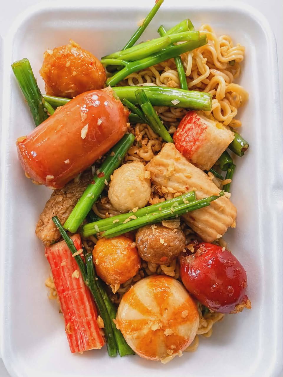 Đồ ăn vặt nóng giòn: xôi chiên, bánh mì nướng muối ớt, bánh tráng cuốn, trứng cút xào bơ, cá viên chiên, trà chanh, freeship đơn từ 50k. Đặt ngay!