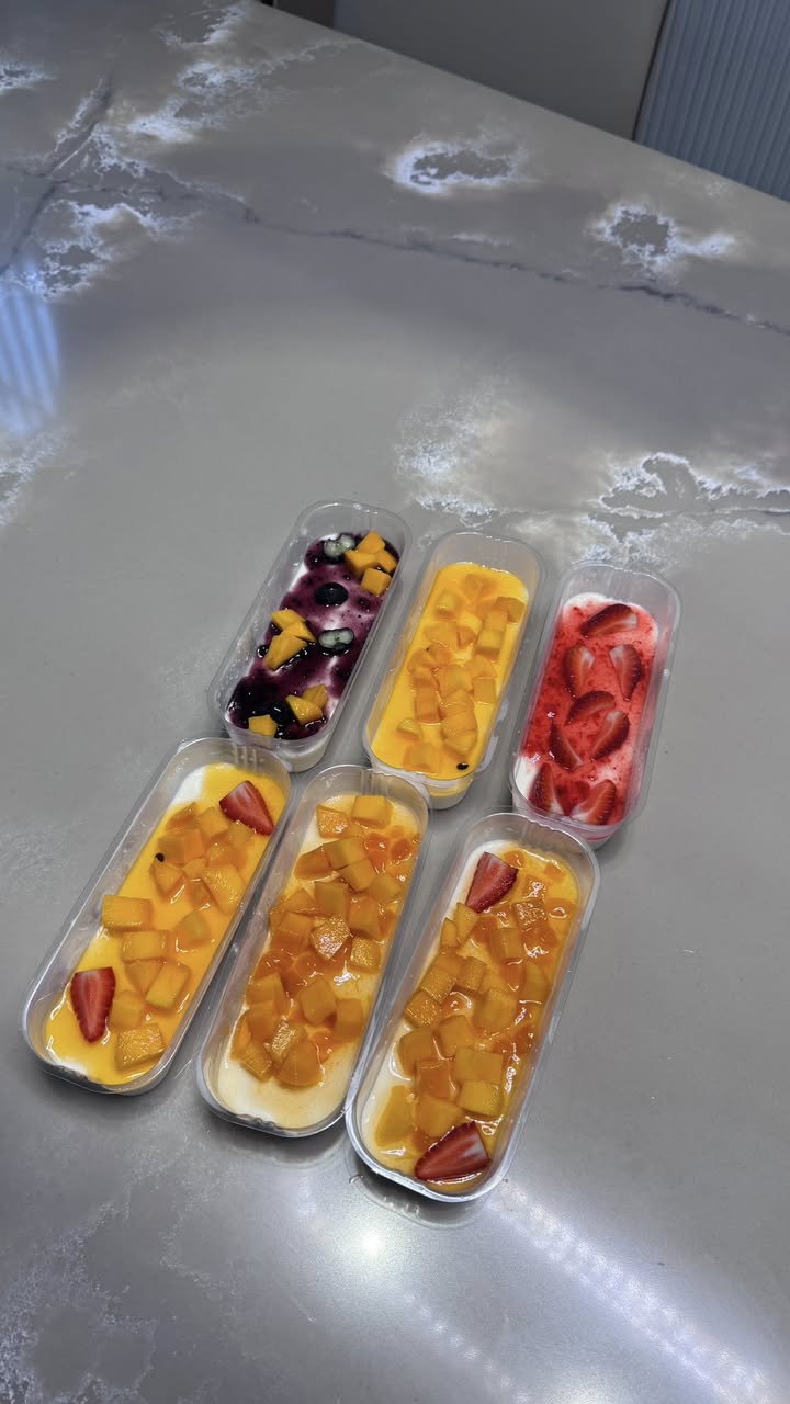 Tiệm Bánh Xinh Xinh bán bánh panna cotta mềm mịn, nhiều set bánh tặng, bánh sinh nhật, combo và bento mini. Đặt bánh theo yêu cầu, liên hệ nhanh qua điện thoại.