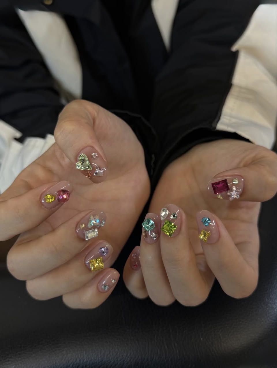 Nari Naillab S10.07: Dịch vụ làm móng, sơn gel, combo từ 99k, bảo hành 7 ngày, không gian thư giãn tại Vinhomes Grand Park Q9. Đặt lịch: 0949291250.