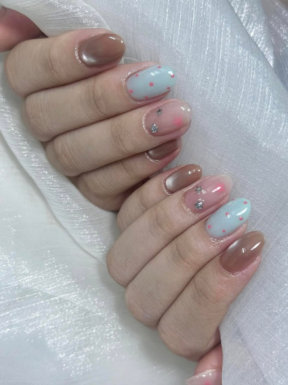 Tiệm nail 1:1 tại S6.01 VinHomes Grand Park, giá ưu đãi cho HSSV, làm móng đẹp, bền, bảo hành 5 ngày. Đặt lịch trước để không phải chờ.