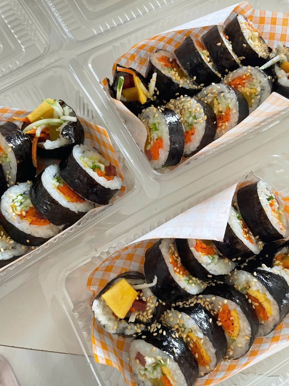 Nhà hàng Cheese Up nhận đơn đến 22h30, giao tận sảnh các món Hàn nóng hổi như cơm, mì cay, canh kimchi, bánh xếp, gà viên. Liên hệ Zalo 0708 481 800.