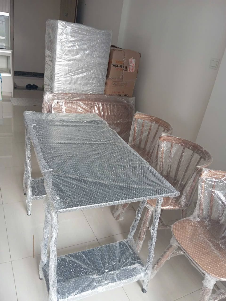 Dịch vụ chuyển nhà, phòng trọ, văn phòng trọn gói nhanh chóng, tiết kiệm. Miễn phí khảo sát, vật tư đóng gói, tháo lắp đồ dùng. Liên hệ MT Moving: 0909 435 635.