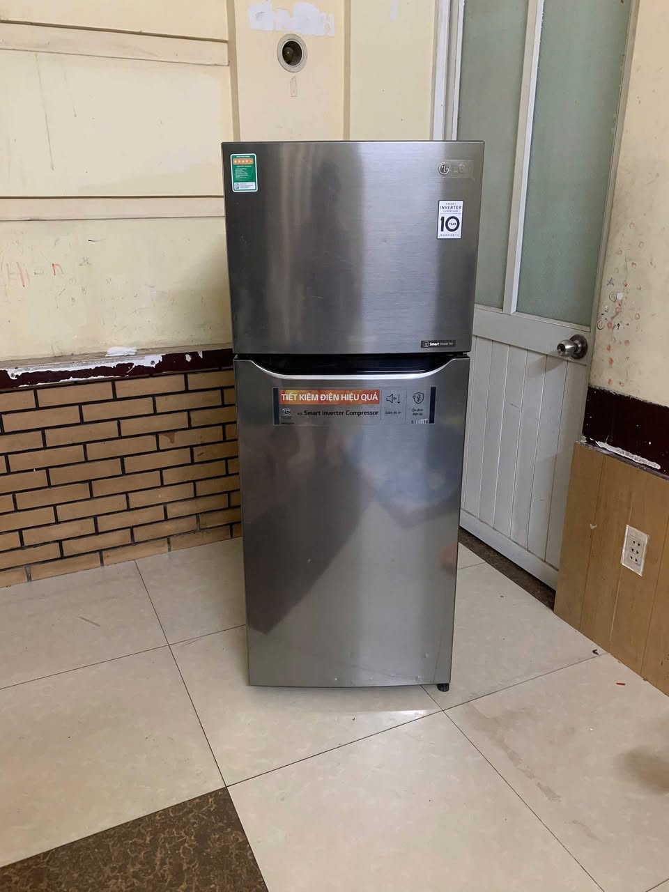 Bán máy giặt Aqua 10kg giá 2tr5, tủ lạnh 189L inverter tiết kiệm điện giá 3tr1, miễn phí ship, lắp đặt và bảo hành 3 tháng.