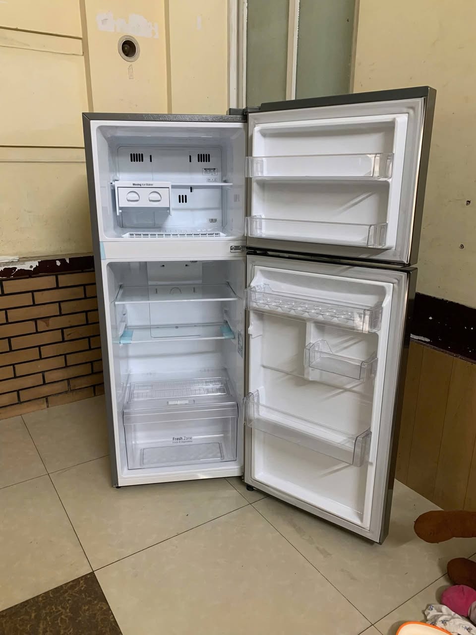 Bán máy giặt Aqua 10kg giá 2tr5, tủ lạnh 189L inverter tiết kiệm điện giá 3tr1, miễn phí ship, lắp đặt và bảo hành 3 tháng.