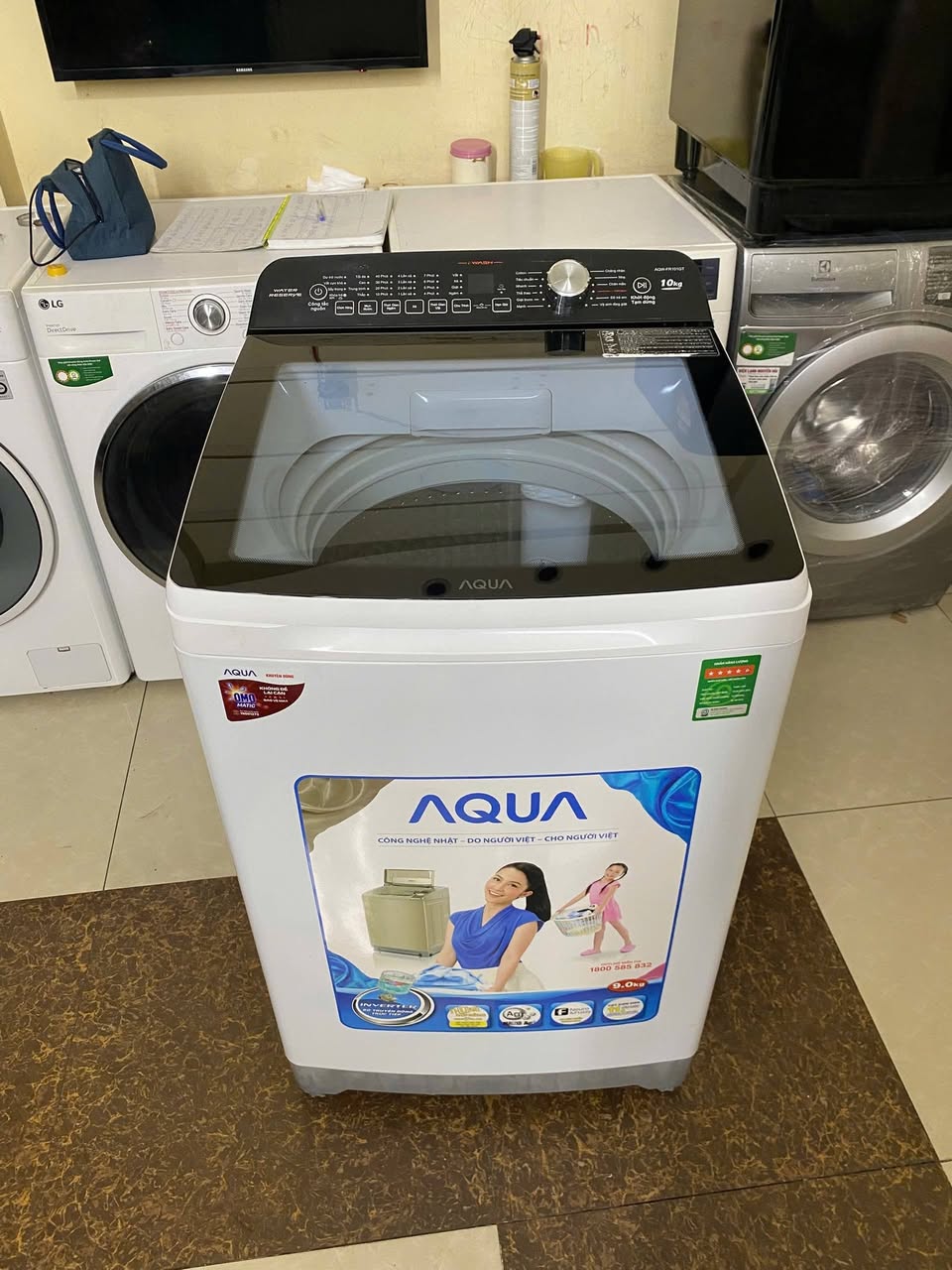 Bán máy giặt Aqua 10kg giá 2tr5, tủ lạnh 189L inverter tiết kiệm điện giá 3tr1, miễn phí ship, lắp đặt và bảo hành 3 tháng.