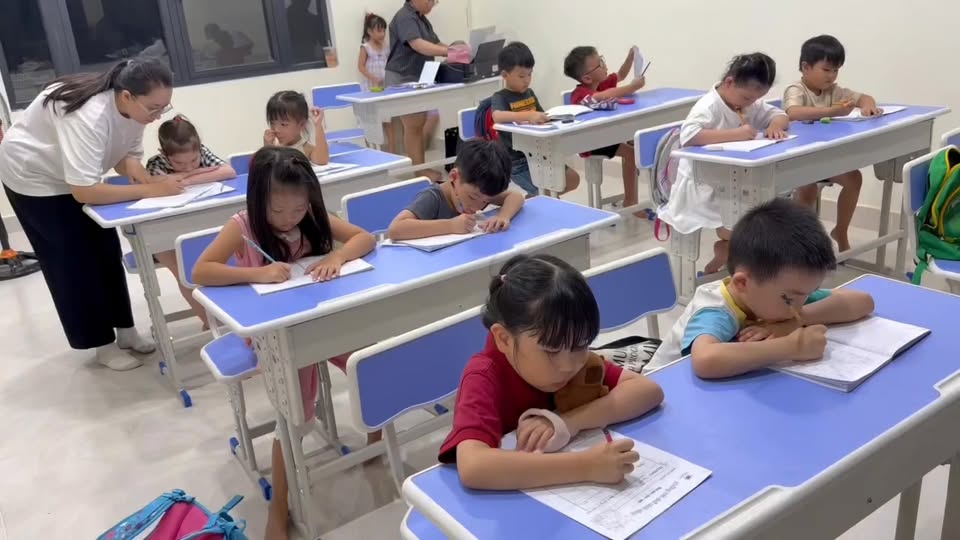 Lớp tiền tiểu học cho bé 2020-2021: luyện đọc, tập viết, toán, nhóm nhỏ 6 bé/lớp, học tại Vinhomes Grand Park Q9. Liên hệ cô Châu 070 3635174.