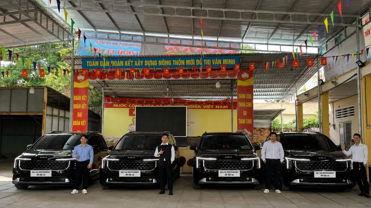 Dịch vụ cho thuê xe Kia Carnival, Limousine cao cấp có tài xế, phục vụ đưa đón sân bay, du lịch, công tác, cưới hỏi tại TP.HCM và các tỉnh lân cận.