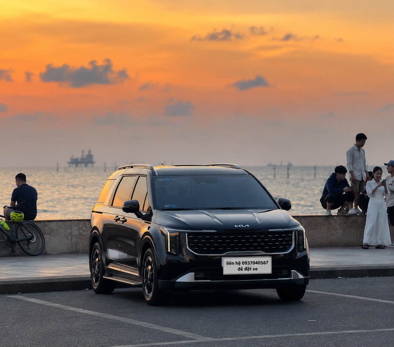 Dịch vụ cho thuê xe Kia Carnival, Limousine cao cấp có tài xế, phục vụ đưa đón sân bay, du lịch, công tác, cưới hỏi tại TP.HCM và các tỉnh lân cận.