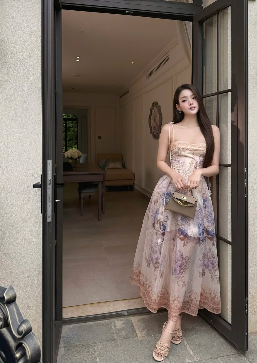Dịch vụ cho thuê đồ hiệu & thiết kế tại Vinhomes Grand Park, giá thuê từ 100k/lần, hỗ trợ chọn đồ theo dáng người, tặng kèm phụ kiện.