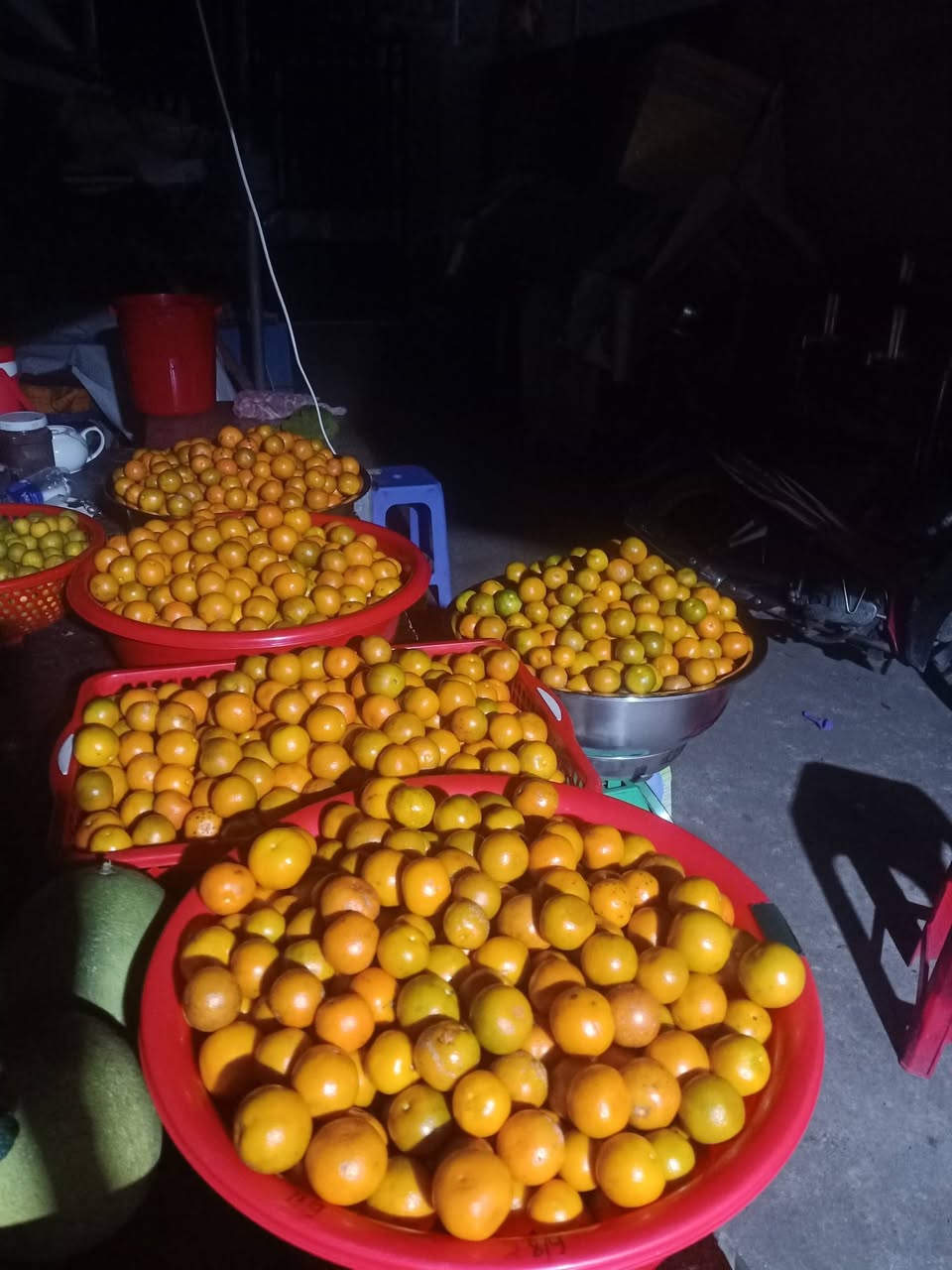 Tắc đường phèn nhà làm, nguyên liệu sạch, vị chua ngọt thanh, phù hợp cho mọi lứa tuổi. Giá 75k/hũ 1.1kg, 50k/hũ 600g. Đặt hàng: 0974305351.