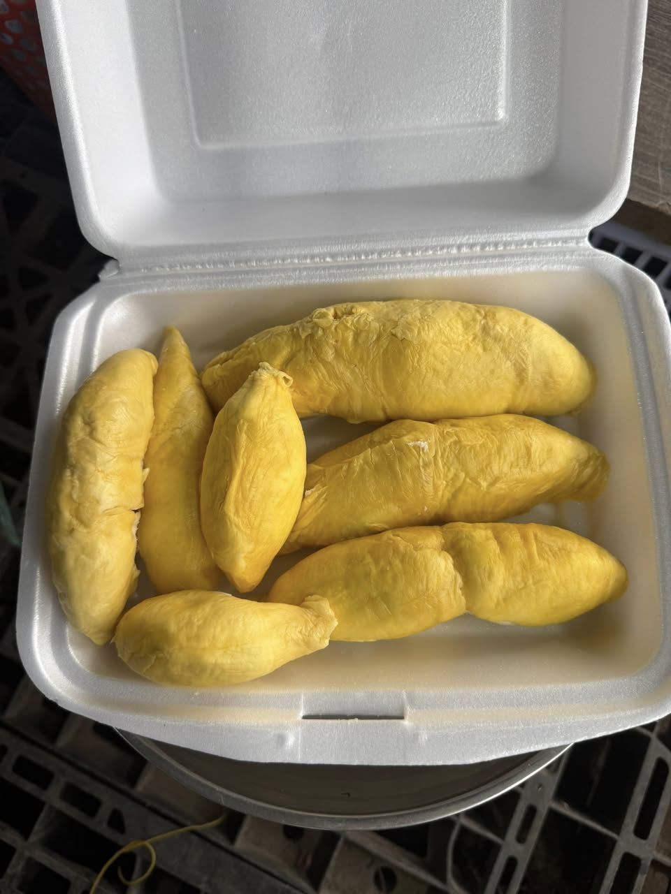 Bán gạo béo ngọt, giá 200k/bao, 230k/kg, free ship Vinhomes. Địa chỉ: 357 đường Lò Lu, gần mì cay Sasin, liên hệ Zalo 0933625573.