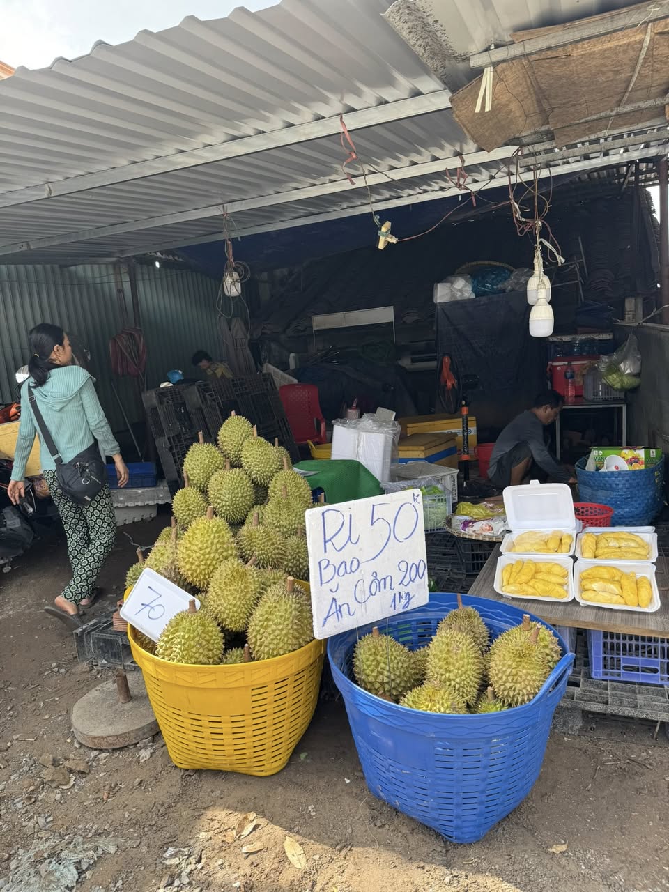 Bán gạo béo ngọt, giá 200k/bao, 230k/kg, free ship Vinhomes. Địa chỉ: 357 đường Lò Lu, gần mì cay Sasin, liên hệ Zalo 0933625573.