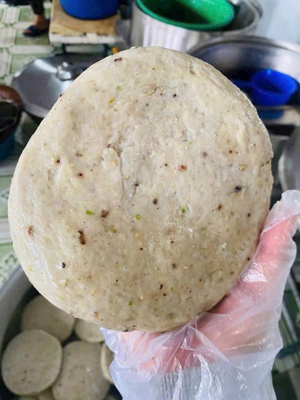 Chả cá biển Phú Yên chuẩn, không pha cá tạp, 135K/kg chiên & hấp. Bột bánh canh sợi nhỏ tặng hẹ quê 40K/kg, phở dai 60K/kg. Liên hệ 0375061802.