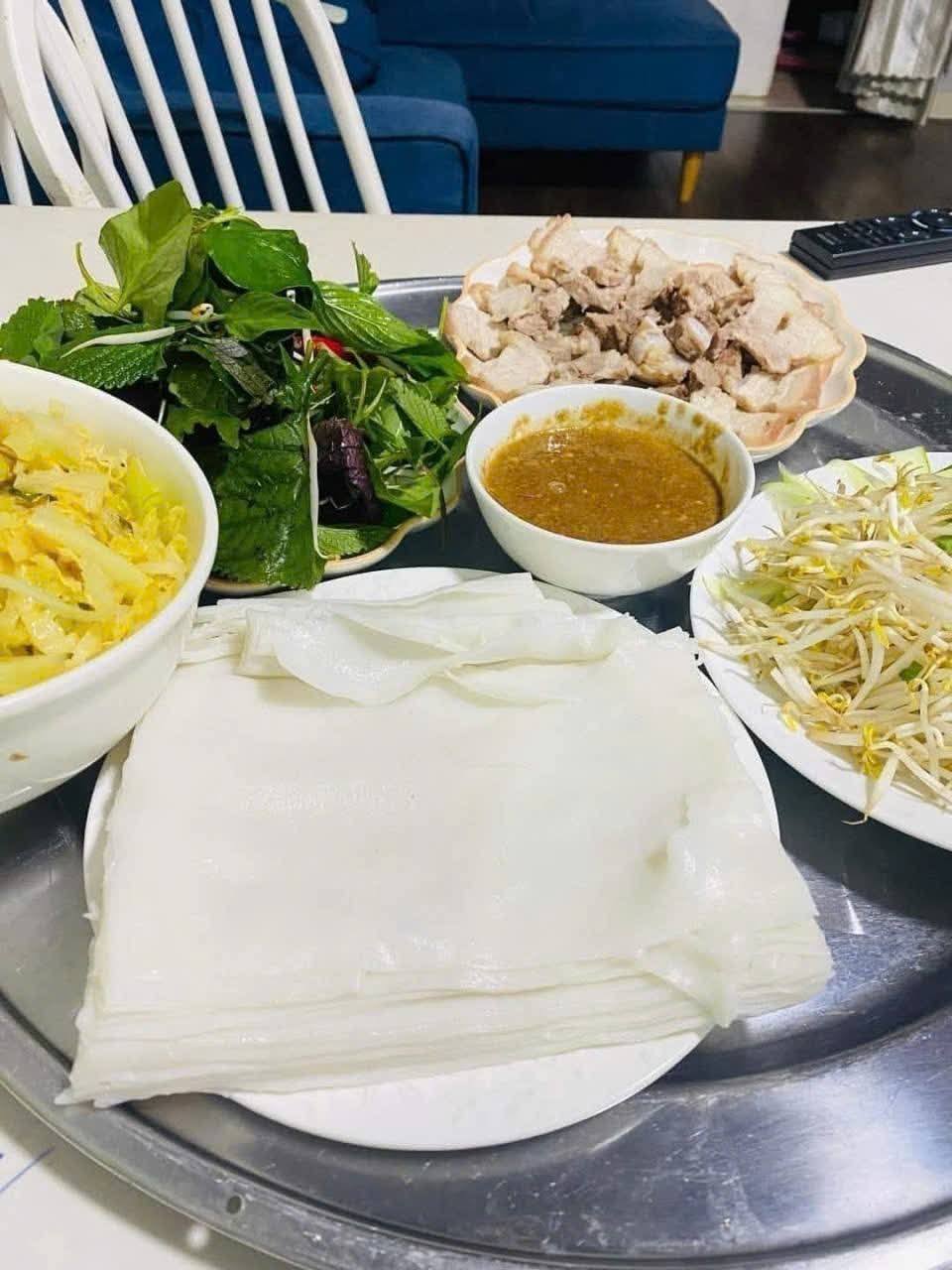 Bán mì lá Quảng Nam (phở cuốn) nhà làm, có thể nấu mì gà hoặc mua mì lá về cuốn chấm mắm. Giá 33k/kg, liên hệ cư dân toà B Masteri.