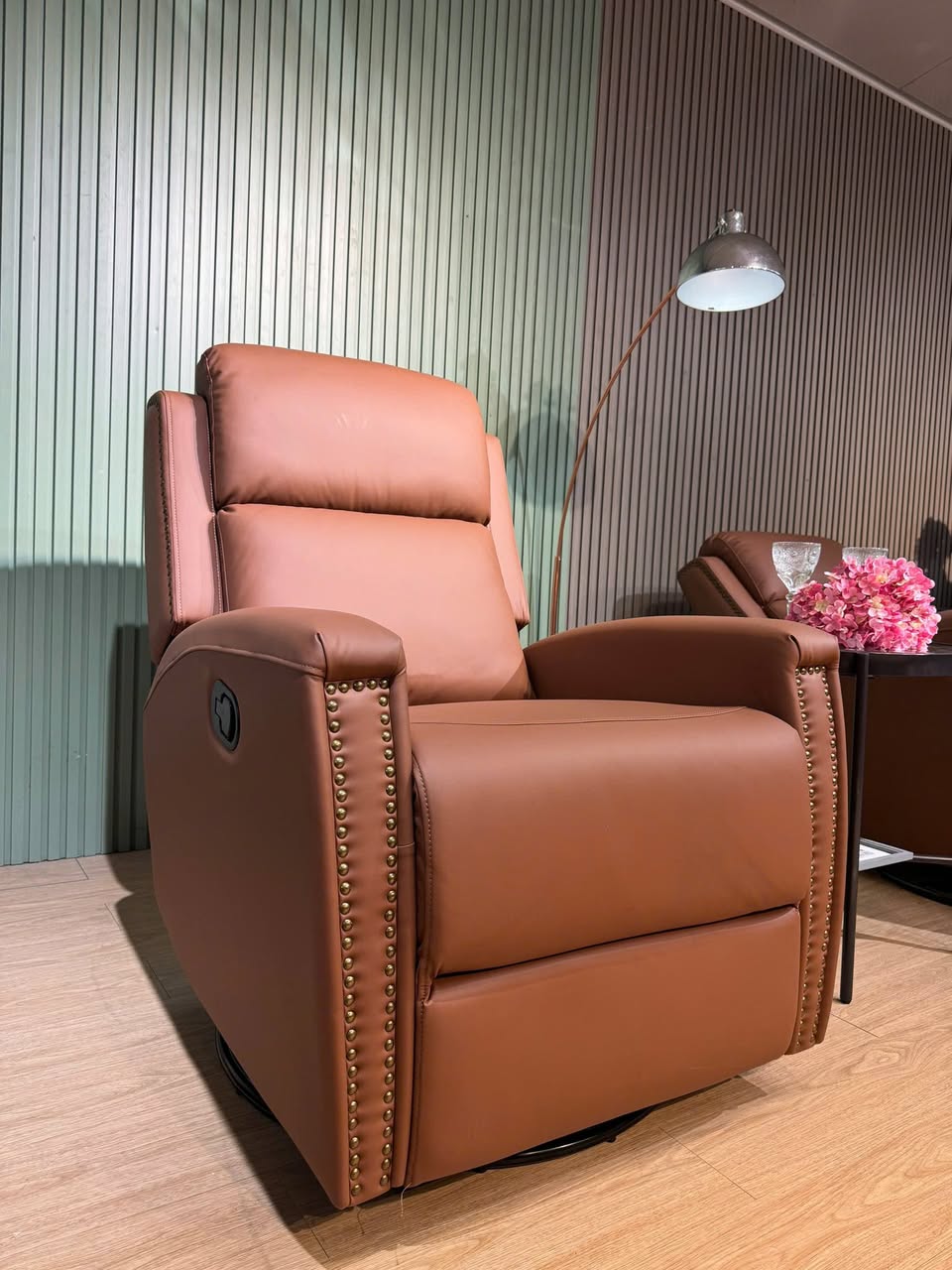 Ghế thư giãn chỉnh điện xoay 360 độ, new 100% nguyên thùng, sale dọn kho giá 3tr5, miễn vận chuyển toàn quốc. Liên hệ 0826986062.