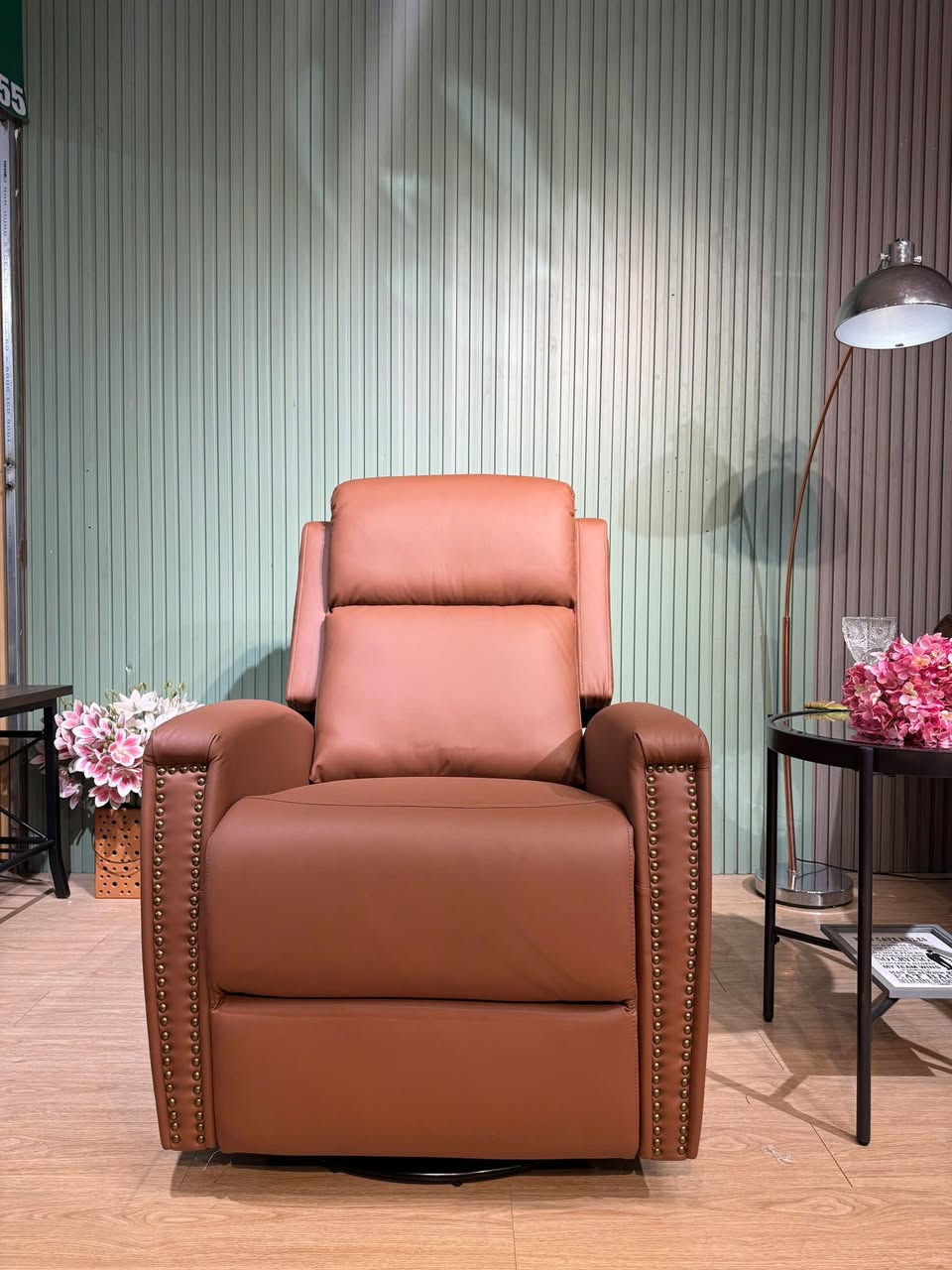 Ghế thư giãn chỉnh điện xoay 360 độ, new 100% nguyên thùng, sale dọn kho giá 3tr5, miễn vận chuyển toàn quốc. Liên hệ 0826986062.