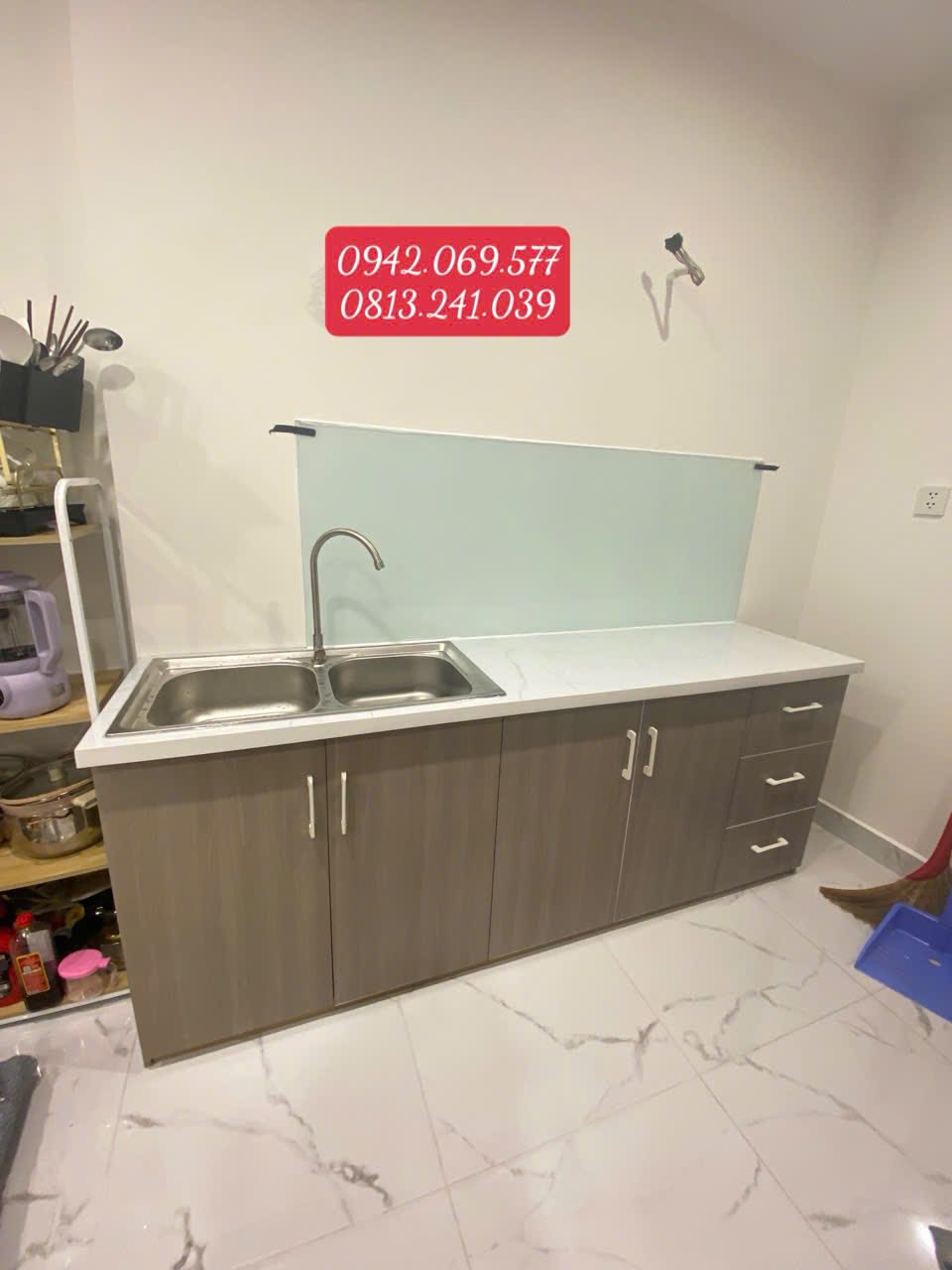 Xưởng Hưng Phát cung cấp tủ bếp nhựa Vincoplast, nhựa Đài Loan, gỗ MDF, lắp ráp, vận chuyển và bảo hành tận nơi. Nhận công trình lớn nhỏ tại TpHCM, Đồng Nai, Tây Ninh.