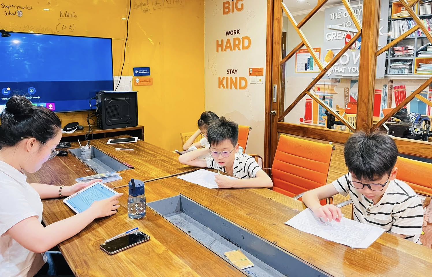 Lớp hè Toán & Khoa học Cambridge, xây nền IGCSE & A-Level cho học sinh cấp 1, 2. Giáo viên chuyên Cambridge, phát triển tư duy & kỹ năng học thuật.