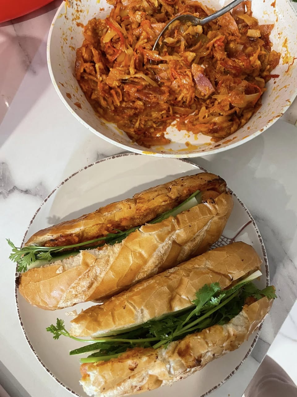 Bánh mì Dân Tổ Hà Nội, bánh mì xíu mại, giao đến 2h đêm tại Toà Bs 8B, giá 28k/ổ. Mời quý anh chị thưởng thức!
