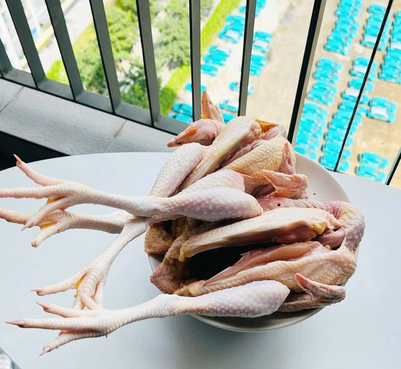 Bán hải sản tươi sống, gà tre, trứng gà, ship miễn phí Vinhomes. Giá từ 85k, nhiều loại mực, tôm, sò, ốc, giao tận nơi.