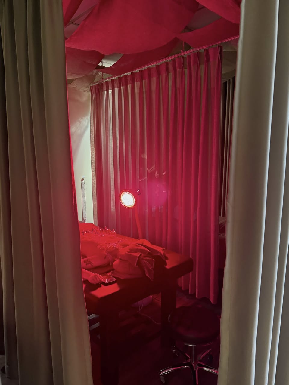 Combo massage body, gội đầu thảo dược, chăm sóc da, trị liệu cổ vai gáy tại Nâu Spa VinHomes Grandpark, giá chỉ từ 279K. Đặt lịch qua 0396.696.494.