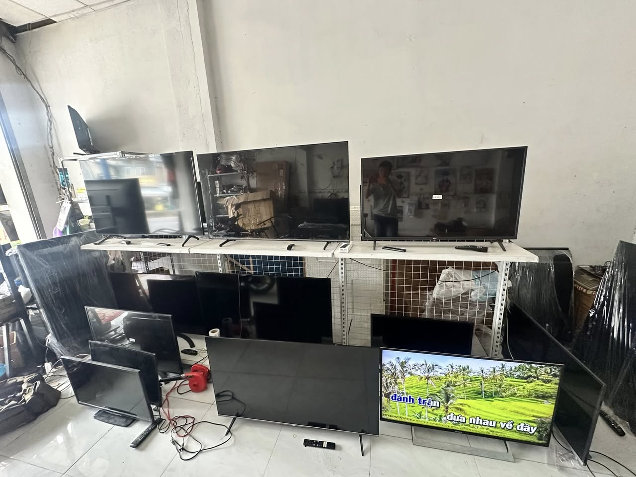 Thanh lý tivi mới 90-95%, nhiều hãng, bảo hành đầy đủ, giá từ 1tr2 đến 9tr, liên hệ 0972949125, tại Hóc Môn, TPHCM.