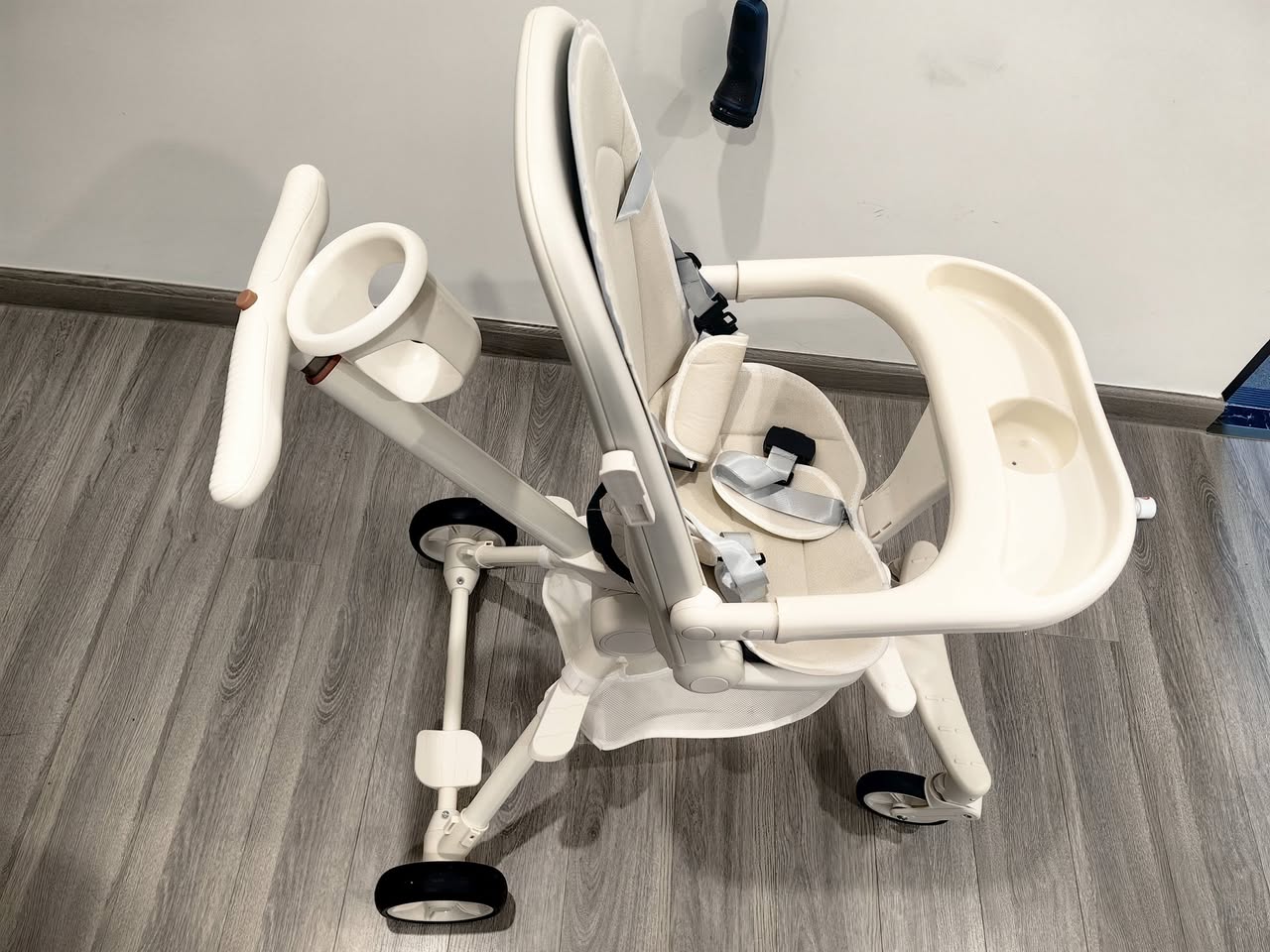 Bán lại xe đẩy cho em bé, mua tại Shopee Mall, chỉ mới sử dụng 3 lần, giá 700k. Bé không thích nên cần pass lại.