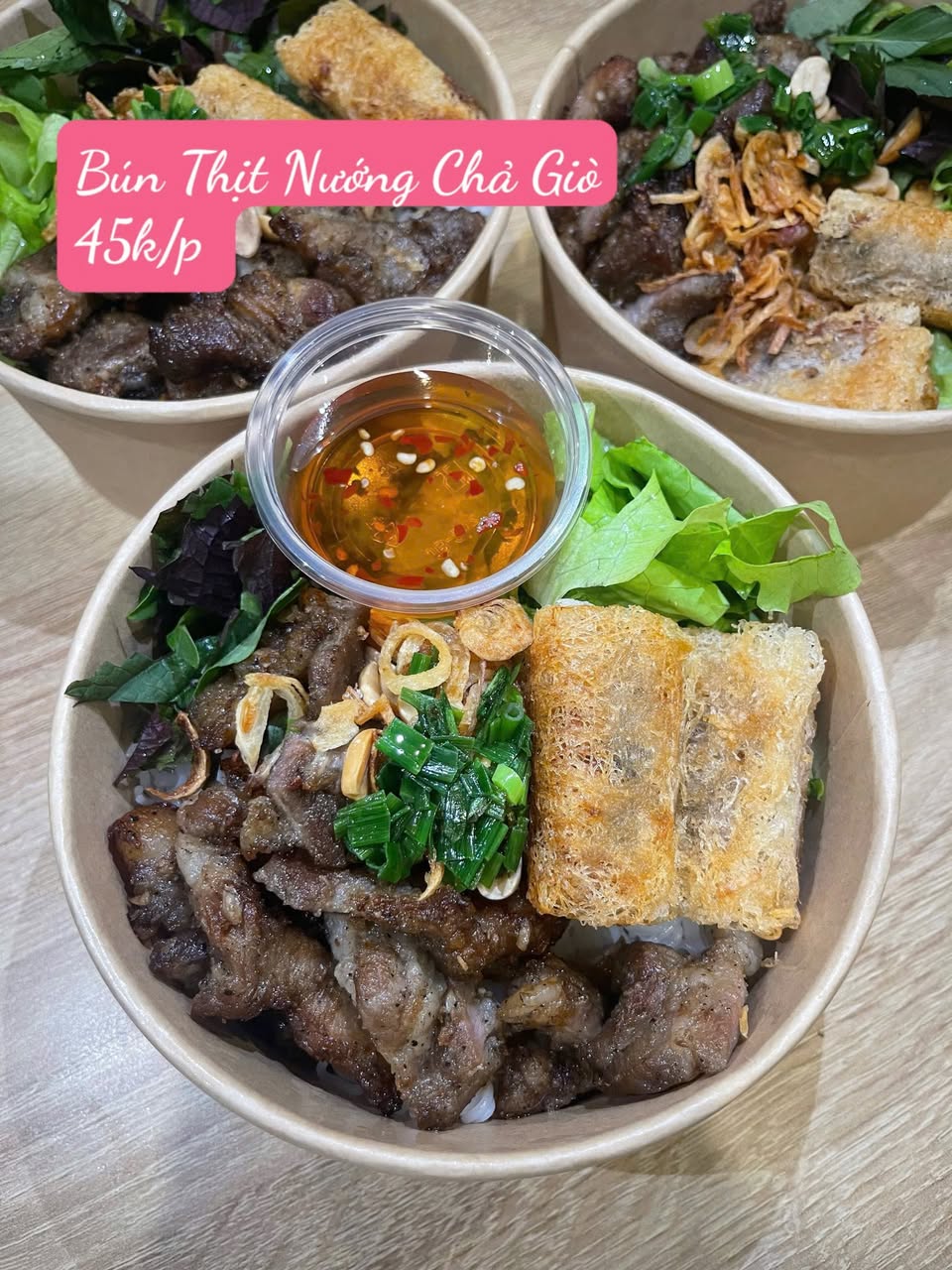 Mlem Station bán bún thịt nướng, chả giò, chân gà, trứng non, tai heo sốt Thái, bánh tráng trộn. Ship tận nơi, freeship khu Vinhomes đến 1h sáng. Giá từ 45K/phần.