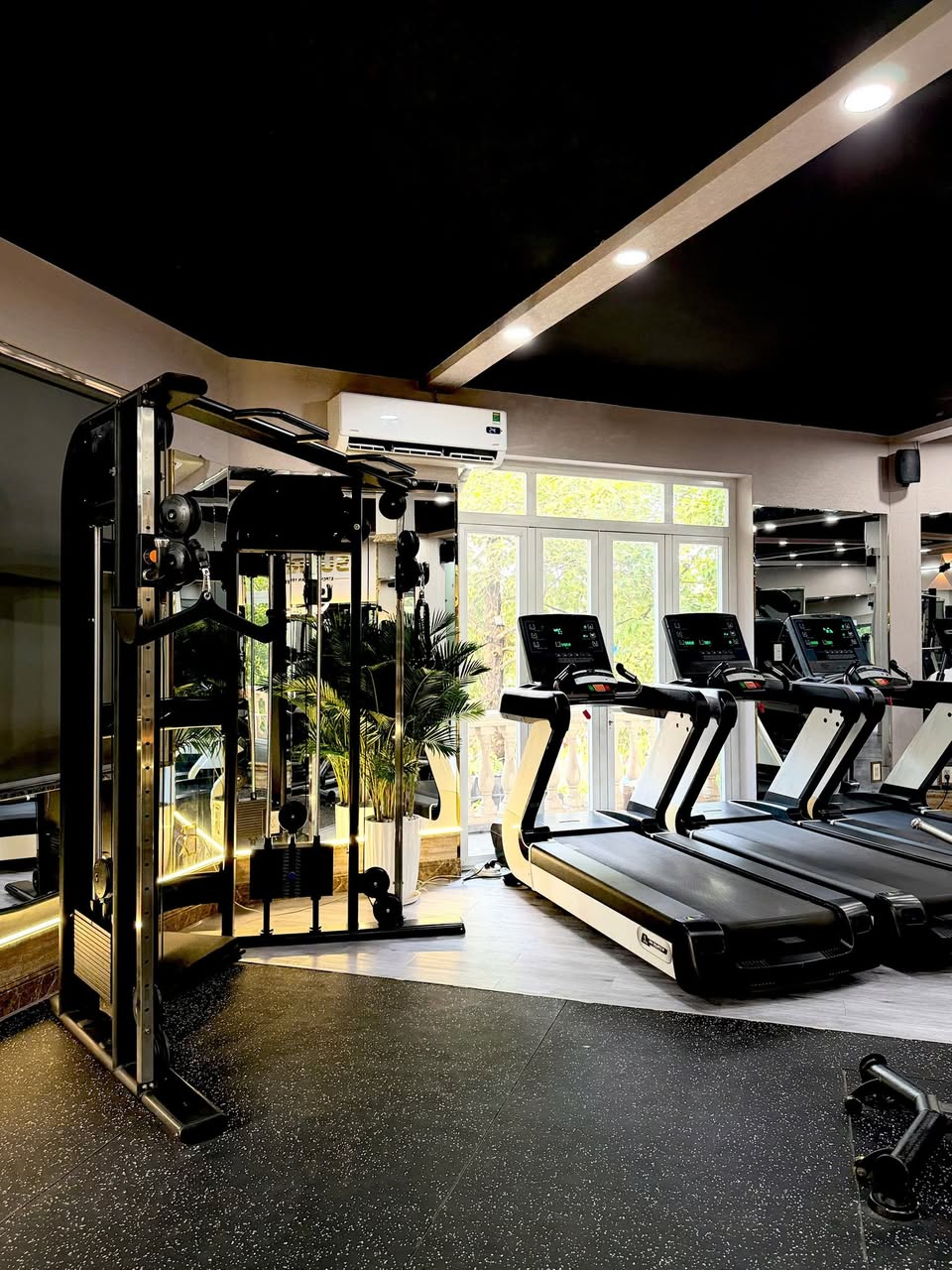 SUNRISE FITNESS gần Vinhomes Grand Park: tập gym, boxing, stretching, xông hơi, HLV cá nhân, ưu đãi chỉ từ 399K/tháng, tặng buổi tập miễn phí.