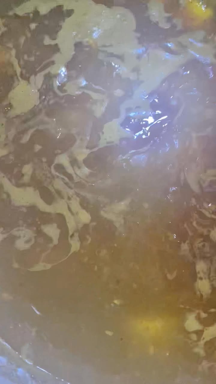 Bán bún ca ri vịt (40k/phần, kèm bún hoặc bánh mì) và chè đậu thập cẩm (20k/ly). Liên hệ 0826891125 để đặt món.