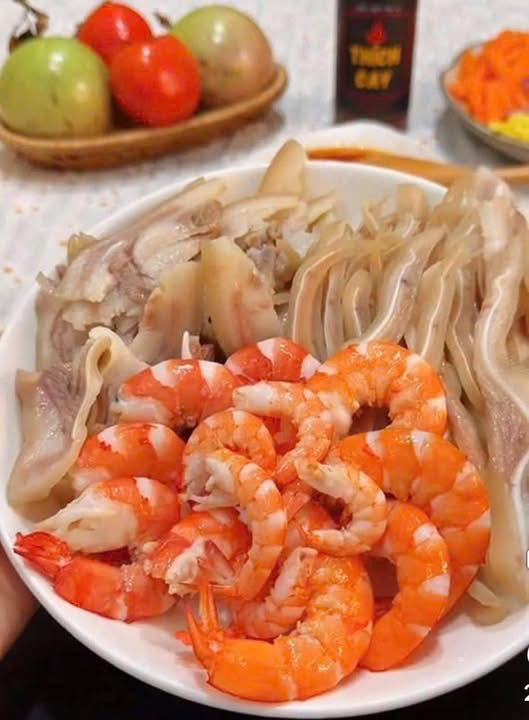Bán tôm thẻ biển thiên nhiên, tươi ngon, giá 1kg 180k, 2kg 350k. Bao tươi, kiểm tra hàng thoải mái. Miễn ship Vin.