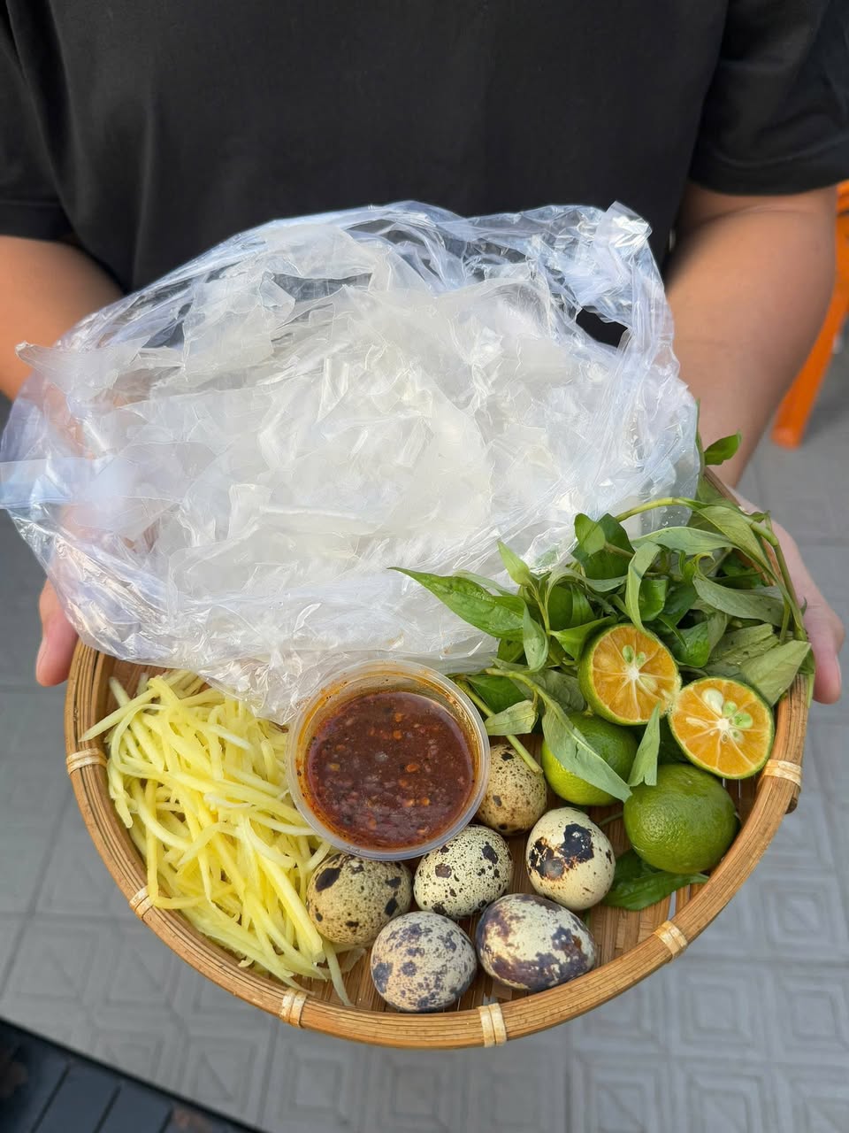 Bán bánh tráng chấm, nhận order giao vào thứ 6, giá 20k/phần, gồm đầy đủ như hình.