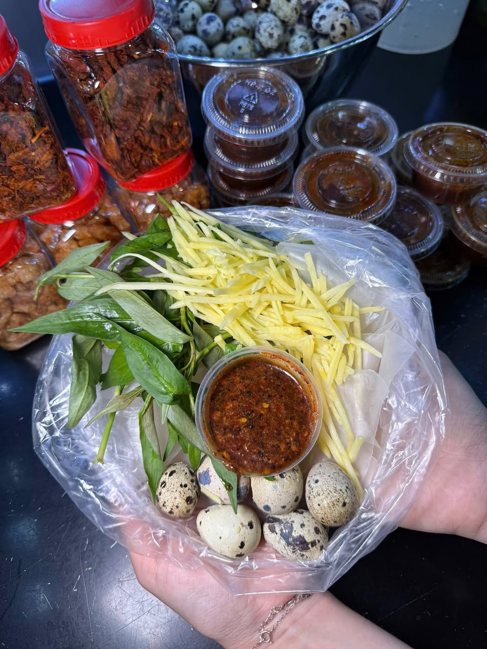 Bán bánh tráng chấm, nhận order giao vào thứ 6, giá 20k/phần, gồm đầy đủ như hình.