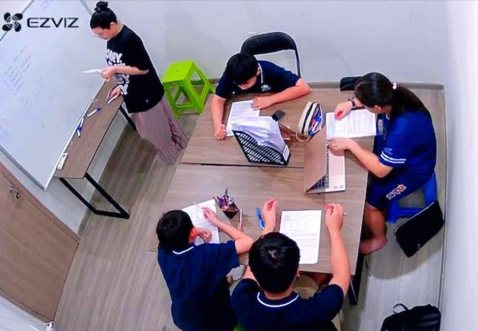 Lớp ôn tập hè cho học sinh Vinschool tại Vinhome Grand Park, củng cố kiến thức Toán, Tiếng Việt, Tiếng Anh. Giáo viên tận tâm, sĩ số nhỏ, môi trường tích cực.