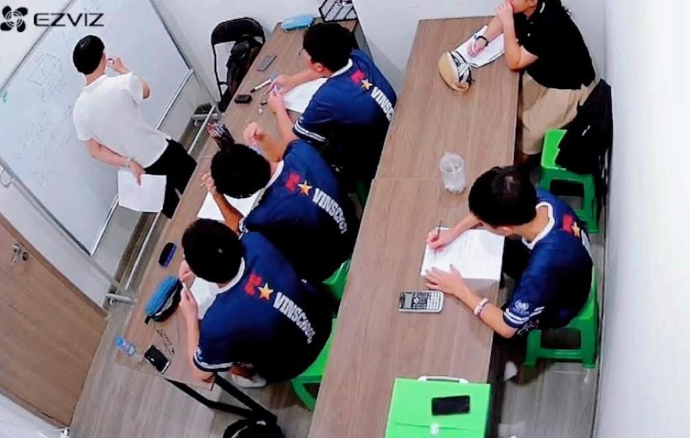 Lớp ôn tập hè cho học sinh Vinschool tại Vinhome Grand Park, củng cố kiến thức Toán, Tiếng Việt, Tiếng Anh. Giáo viên tận tâm, sĩ số nhỏ, môi trường tích cực.