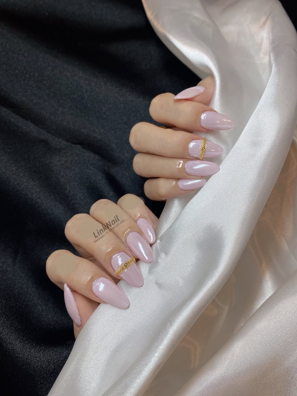 Dịch vụ làm nail riêng tư tại Vinhomes Grand Park, giảm 10% từ 15/5 đến 20/5. Đặt lịch trước để có bộ nail xinh, không gian thoải mái.