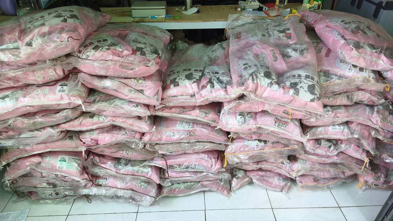 Bán cát Nhật 9L cho mèo giá 40k/túi, mua 5 tặng 1. Liên hệ để đặt hàng cho thú cưng của bạn.
