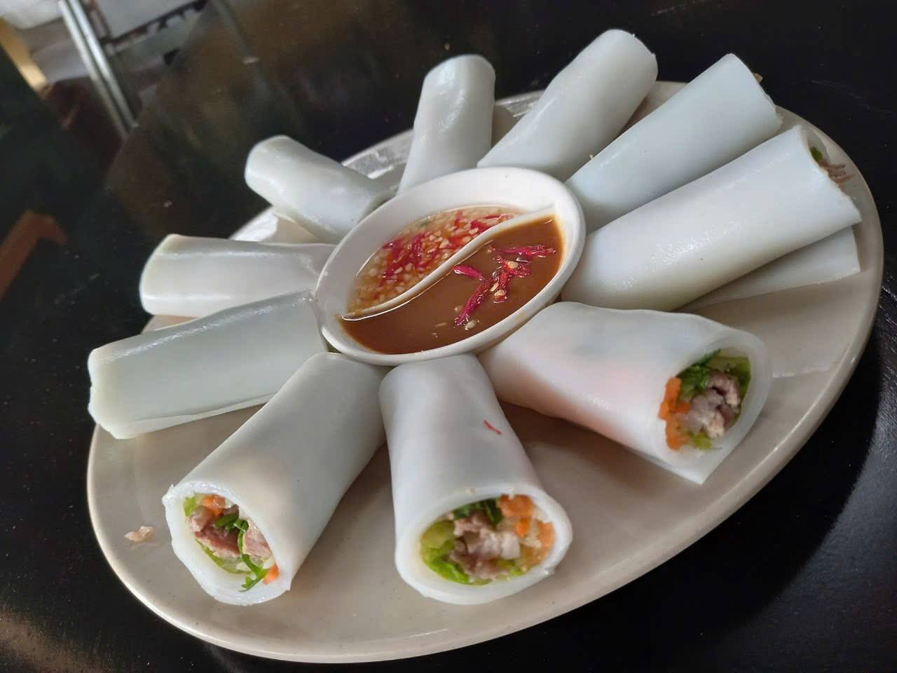 Phở Cuốn Thu Nguyên bán các món phở cuốn, phở chiên phồng, phở trộn, cơm cháy chả cá chuẩn vị Hà Nội, giao hàng nội khu Vinhomes Grand Park.