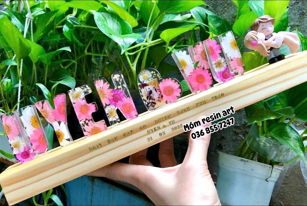 Nhận làm đèn LED chữ 3D resin hoa khô theo tên riêng, thiết kế handmade, decor góc học tập/chill, quà tặng ý nghĩa, giao hàng nhanh tại Biên Hoà - Đồng Nai.