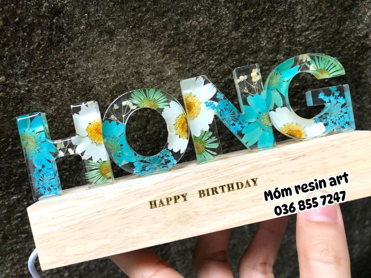 Nhận làm đèn LED chữ 3D resin hoa khô theo tên riêng, thiết kế handmade, decor góc học tập/chill, quà tặng ý nghĩa, giao hàng nhanh tại Biên Hoà - Đồng Nai.