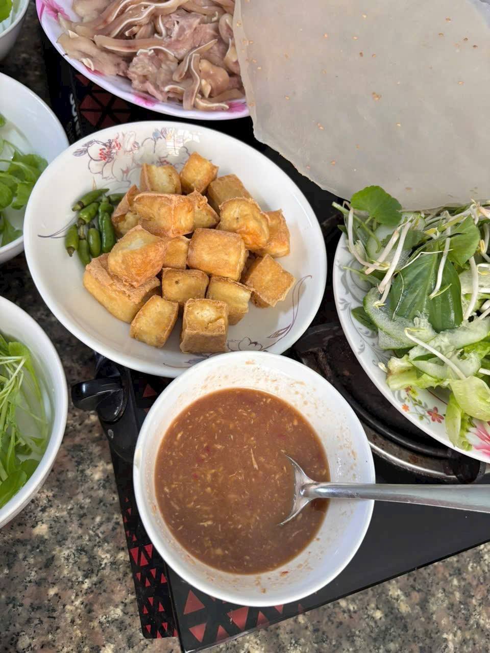 Bán các loại mắm đặc sản miền Trung: mắm mực, mắm ruốc, mắm nêm, mắm cá cơm, mắm cá rò, tương ớt rim. Giao tận nhà tại TP. HCM. Giá từ 35k - 65k/hủ.